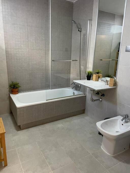 Bonito Apartamento Cerca Del Centro - Trinidad マラガ エクステリア 写真